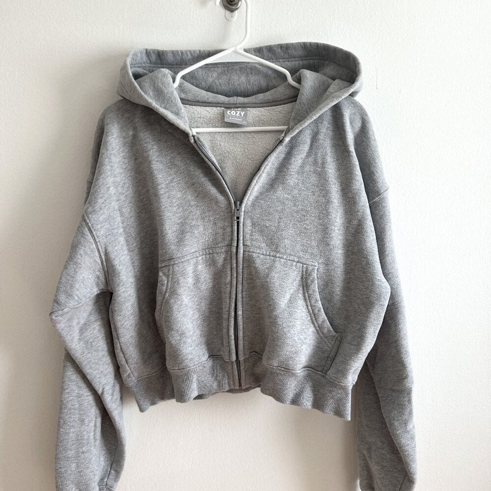 Aritzia Cozy Cropped Zipup